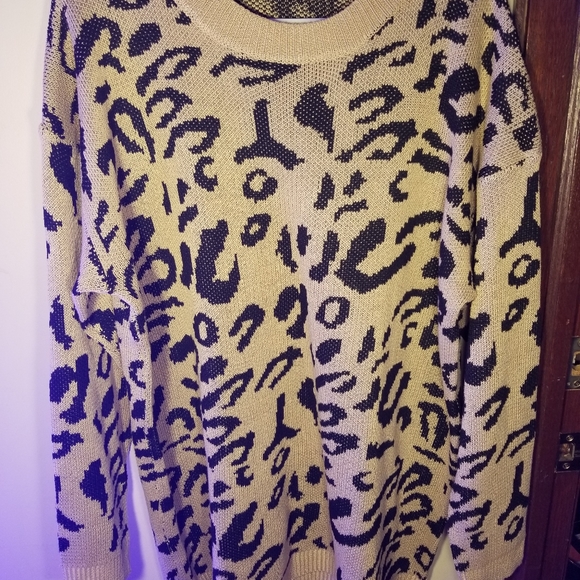 Sweaters - Unbranded XL Animal Print Sweater